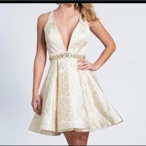 Dave &Johnny Plunging V-Neck Metallic Floral Dress